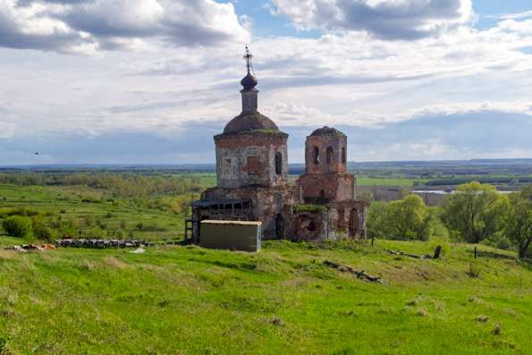 Добровольцы начинают восстанавливать храм святителя Иоанна Златоуста в селе Ивановское