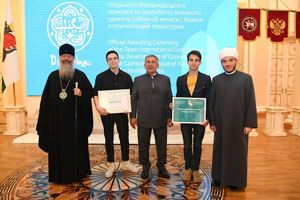 По приглашению Президента РТ глава митрополии посетил церемонию награждения победителей конкурса на разработку проекта Соборной мечети 