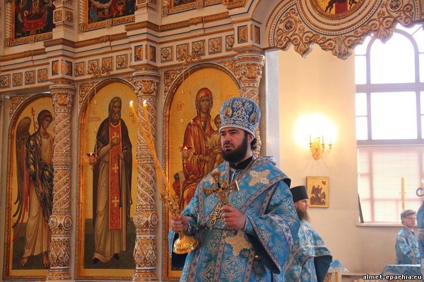 Епископ Мефодий совершил праздничные богослужения в праздник Благовещения Пресвятой Богородицы (фото)