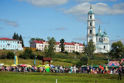 Ярмарка под звон колоколов