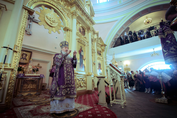 В праздник Крестовоздвижения глава Татарстанской митрополии совершил Литургию в Казанско-Богородицком монастыре столицы