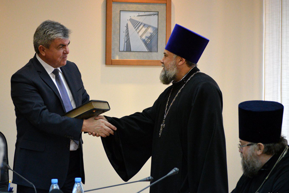 Мэр Набережных Челнов встретился с настоятелями городских храмов