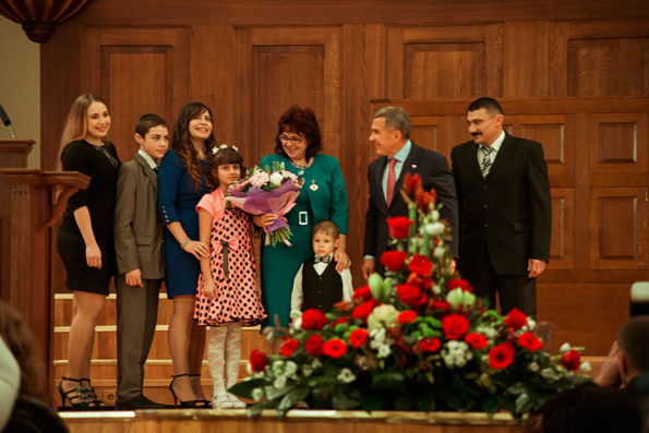 Многодетная, традиционная семья должна стать символом России