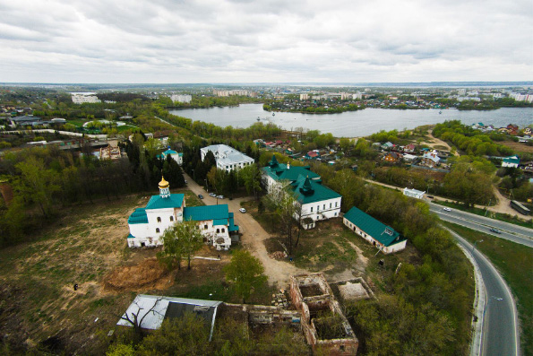В Казани в Новоиерусалимском архиерейском подворье впервые после столетнего запустения прошел молебен