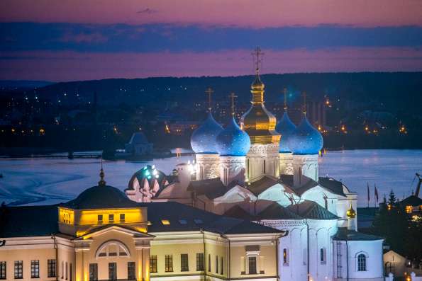 В канун Недели 18-й по Пятидесятнице митрополит Кирилл совершил всенощное бдение в Благовещенском соборе Казани