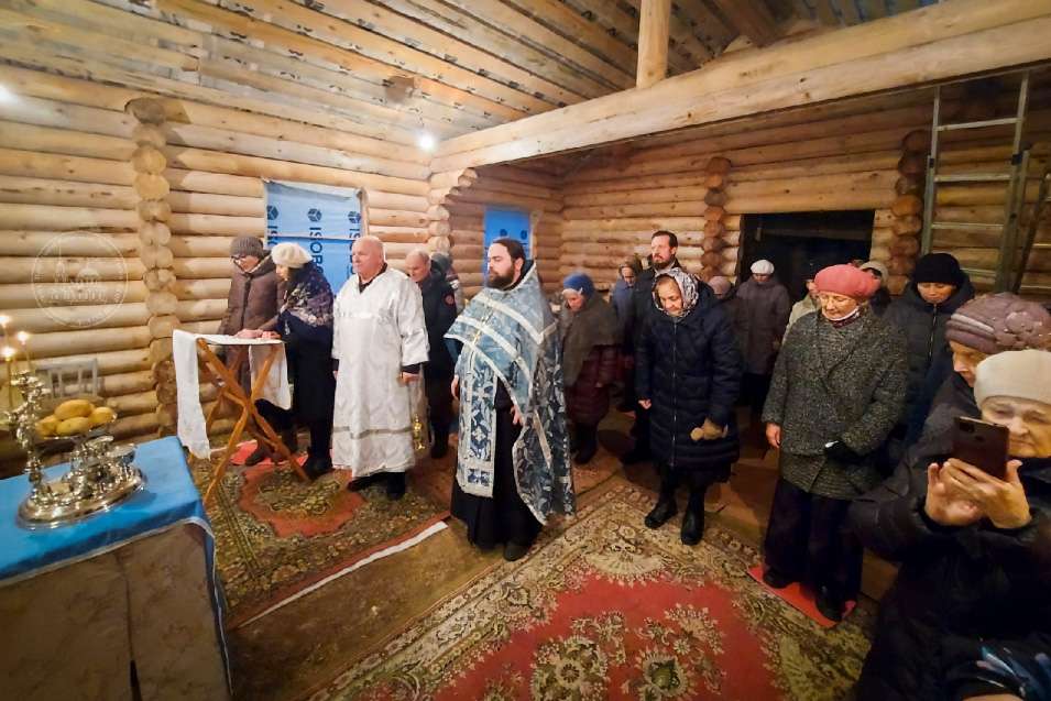 В строящемся храме в честь священномученика Павла Дернова и его сыновей в Елабуге начались богослужения