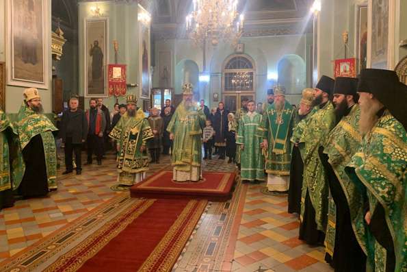 В канун дня памяти преподобного Никона Радонежского митрополит Кирилл совершил всенощное бдение в Покровском соборе города Астрахани