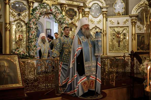 В канун праздника Рождества Богородицы митрополит Казанский Кирилл и митрополит Екатеринбургский Евгений совершили всенощное бдение в Иоанно-Предтеченском соборе Екатеринбурга