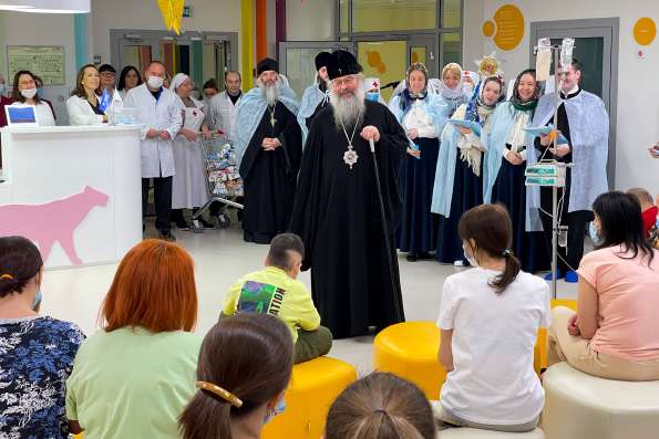 Митрополит Кирилл поздравил с Рождеством пациентов Детской республиканской клинической больницы