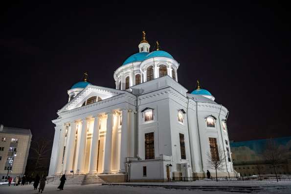 В канун Недели 33-й по Пятидесятнице митрополит Кирилл совершил всенощное бдение в Казанском кафедральном соборе