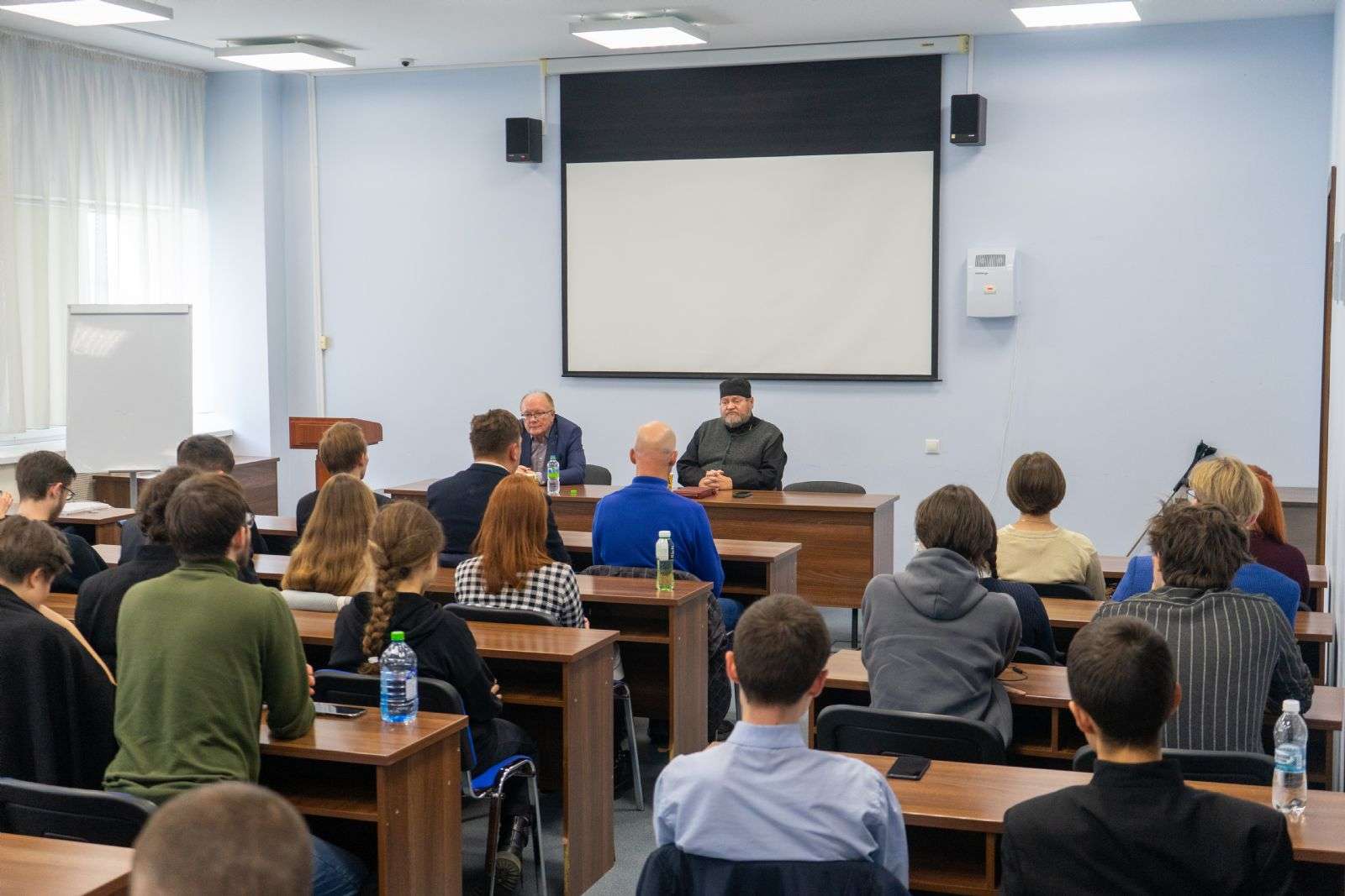 Протоиерей Олег Стеняев встретился со студентами Казанского Федерального университета и Казанской духовной семинарии