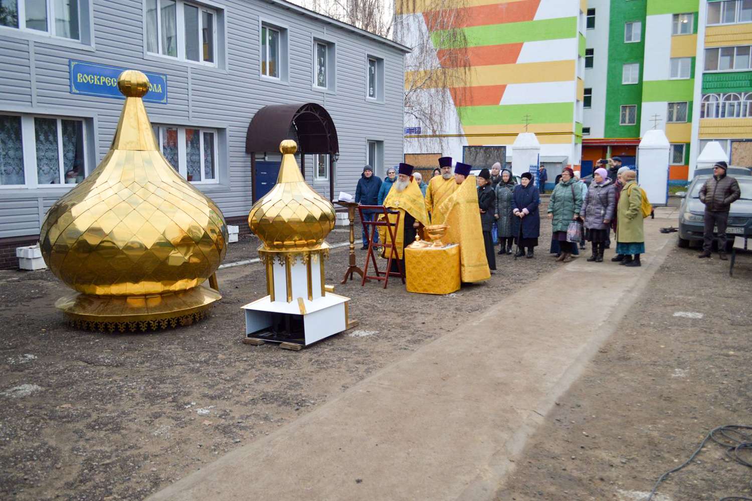 На Тихоновский храм города Набережные Челны установили новые купола