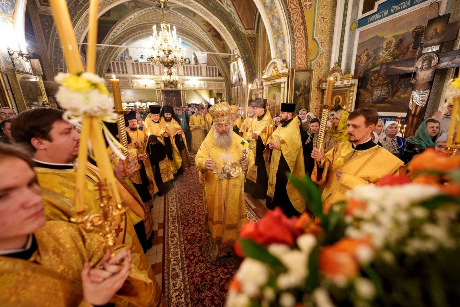 В канун дня памяти святителя Николая Чудотворца митрополит Кирилл возглавил всенощное бдение в Никольском соборе Казани