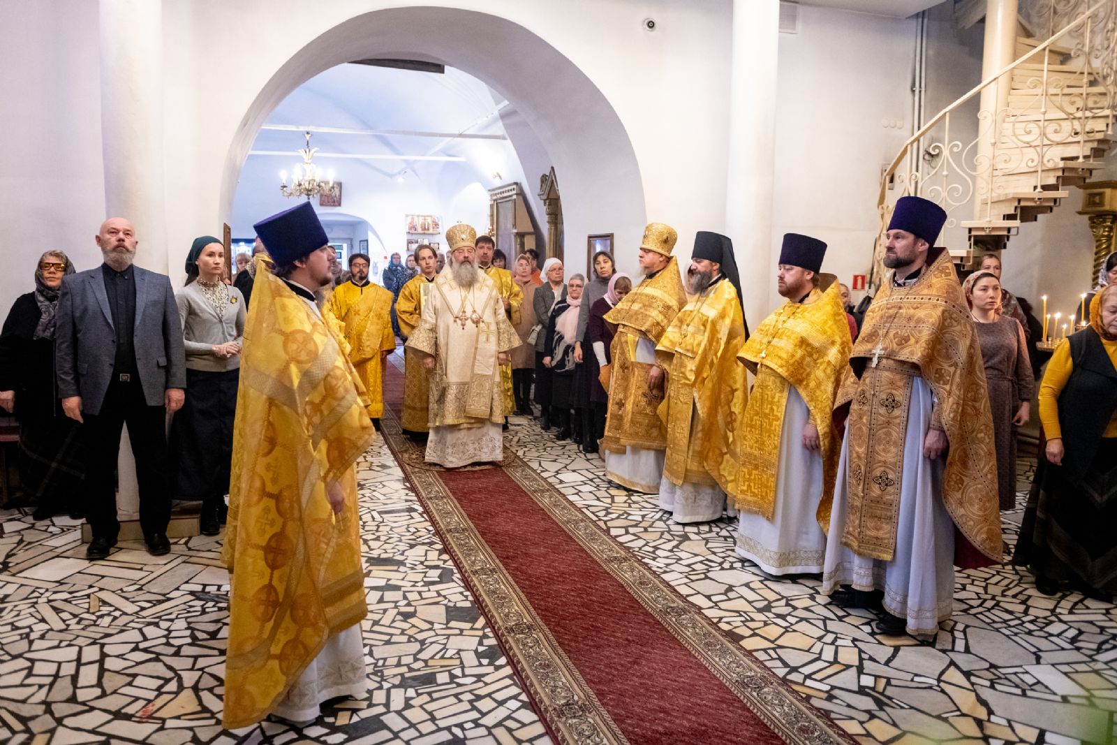 В Неделю 26-ю по Пятидесятнице митрополит Кирилл совершил Литургию в храме великомученицы Параскевы Пятницы города Казани