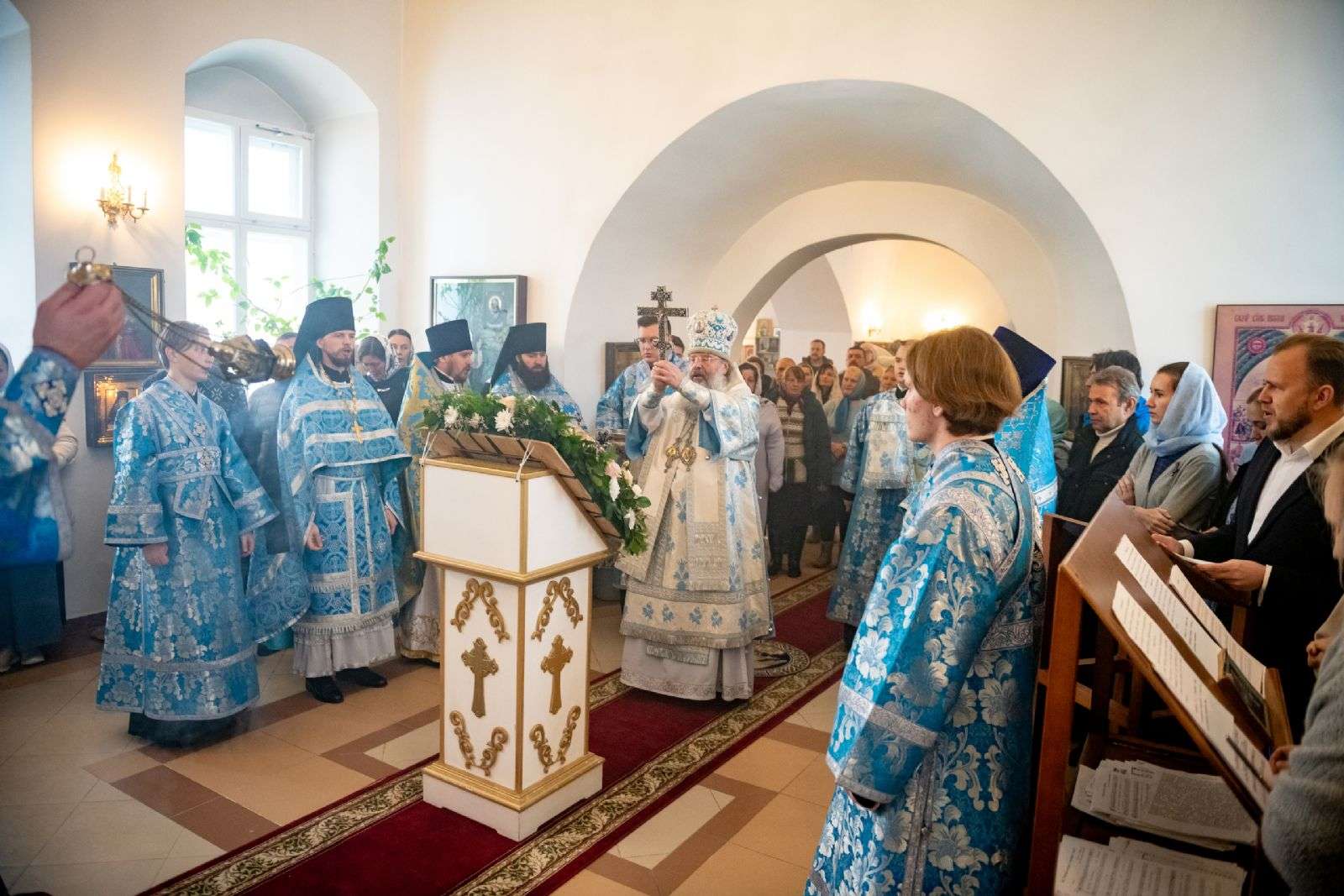 В праздник Введения Богородицы во храм митрополит Кирилл возглавил престольные торжества в селе Введенская Слобода