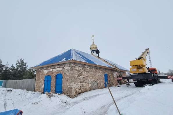 На восстанавливающийся храм в селе Сарсаз-Багряж установили купол