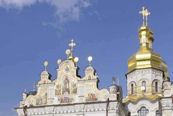 Клирики и прихожане храма Киево-Печерской лавры призвали власти Украины не лишать их возможности молиться