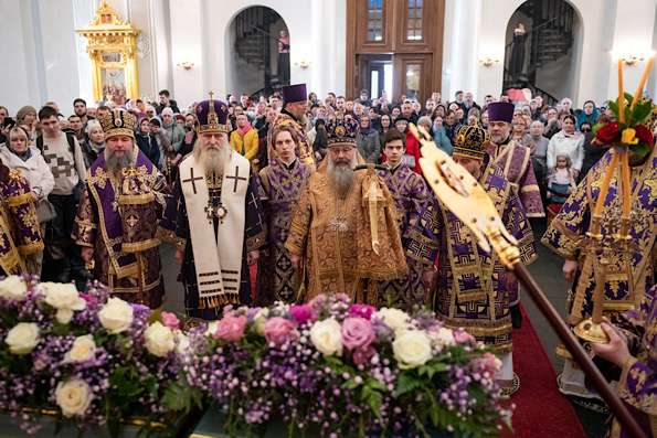 В праздник Державной иконы Божией Матери митрополит Кирилл возглавил Литургию Преждеосвящённых Даров в Казанском кафедральном соборе