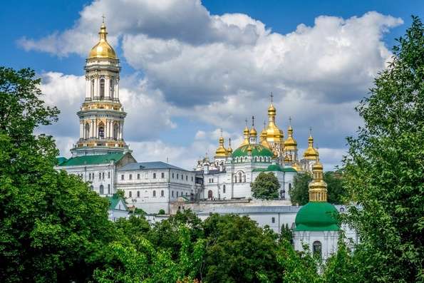 После проверки Киево-Печерской лавры из-за сообщения о минировании верующих снова пускают в обитель