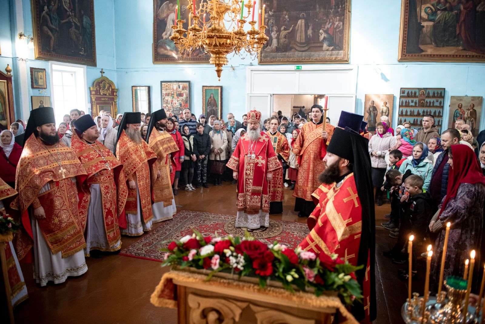 В пятницу Светлой седмицы митрополит Кирилл совершил Литургию в Казанском храме села Большое Фролово