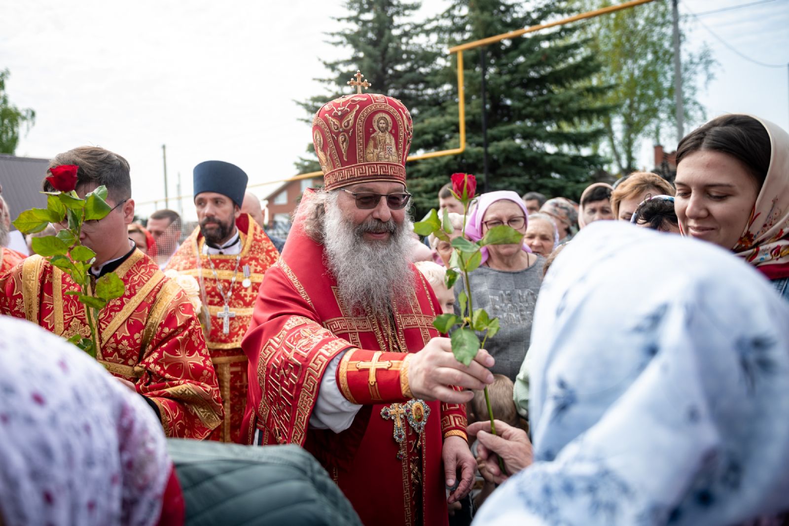 В Неделю святых жён-мироносиц митрополит Кирилл совершил Литургию в Ильинском храме села Песчаные Ковали