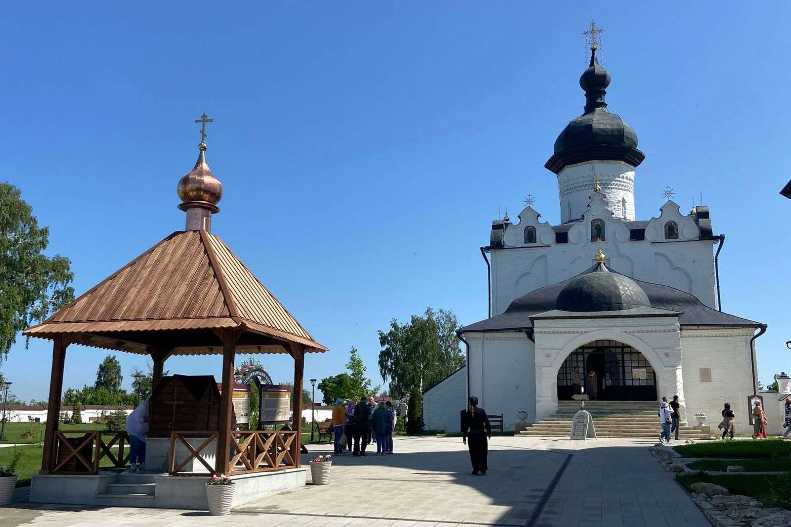 На историческом месте расположения колодца святителя Германа в Свияжском Успенском монастыре оборудован источник