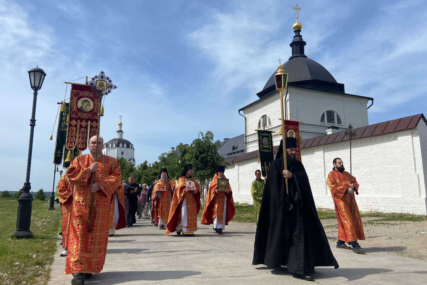 В день памяти святителя Николая в Свияжске состоялся традиционный крестный ход