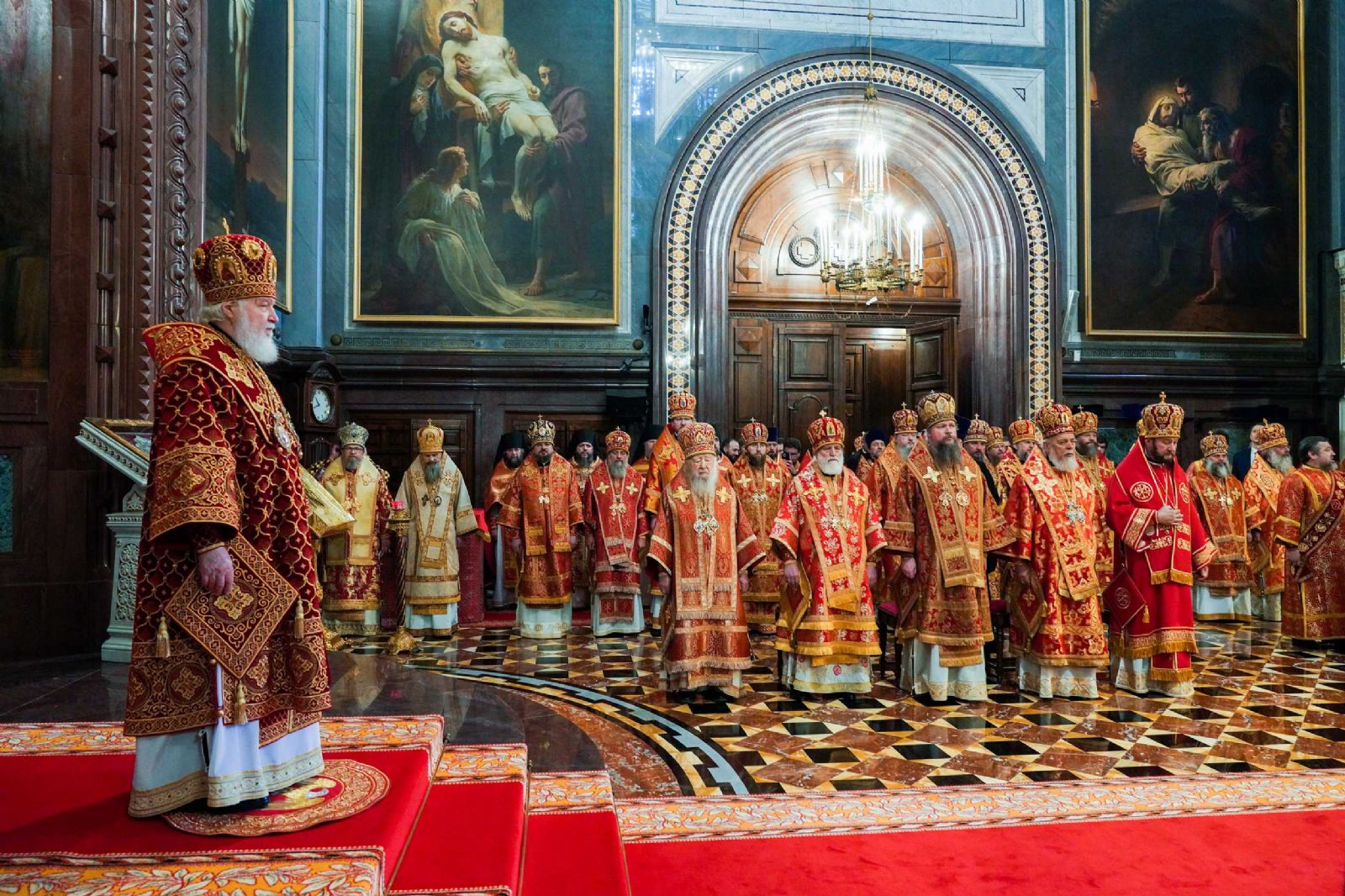 В день памяти равноапостольных Мефодия и Кирилла глава Татарстанской митрополии сослужил Предстоятелю Русской Церкви за Литургией в Храме Христа Спасителя