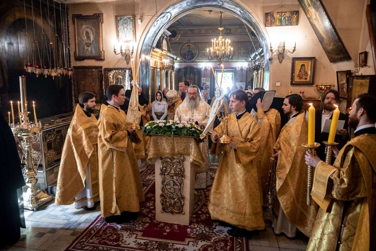 В день памяти святителя Никифора митрополит Кирилл совершил Литургию в храме Ярославских чудотворцев города Казани