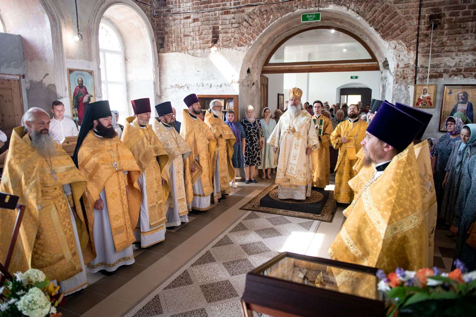 В день памяти святителя Германа Казанского митрополит Кирилл совершил Литургию в храме Спаса Нерукотворного в деревне Уланово