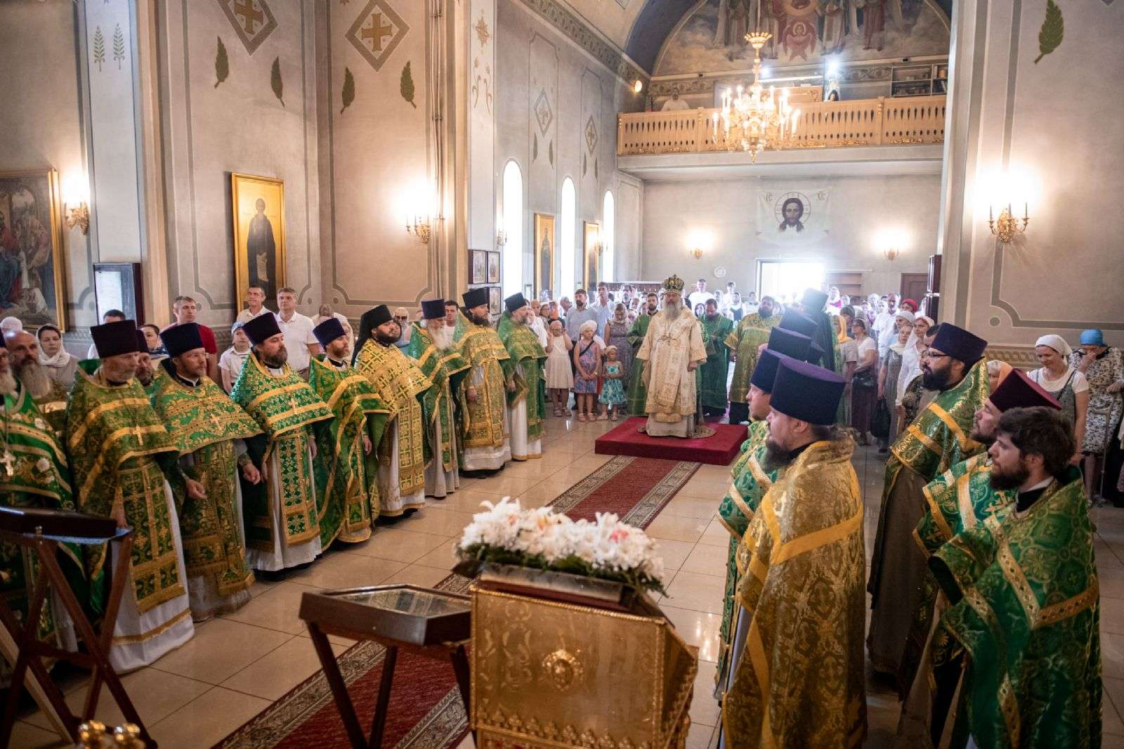 В день памяти благоверных Петра и Февронии Муромских митрополит Кирилл совершил Литургию на архиерейском подворье в Казани