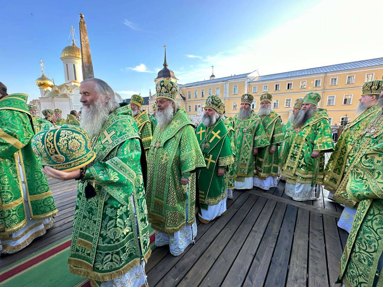 В канун праздника обретения мощей преподобного Сергия Радонежского глава Татарстанской митрополии сослужил Предстоятелю Русской Церкви за всенощным бдением в Троице-Сергиевой лавре