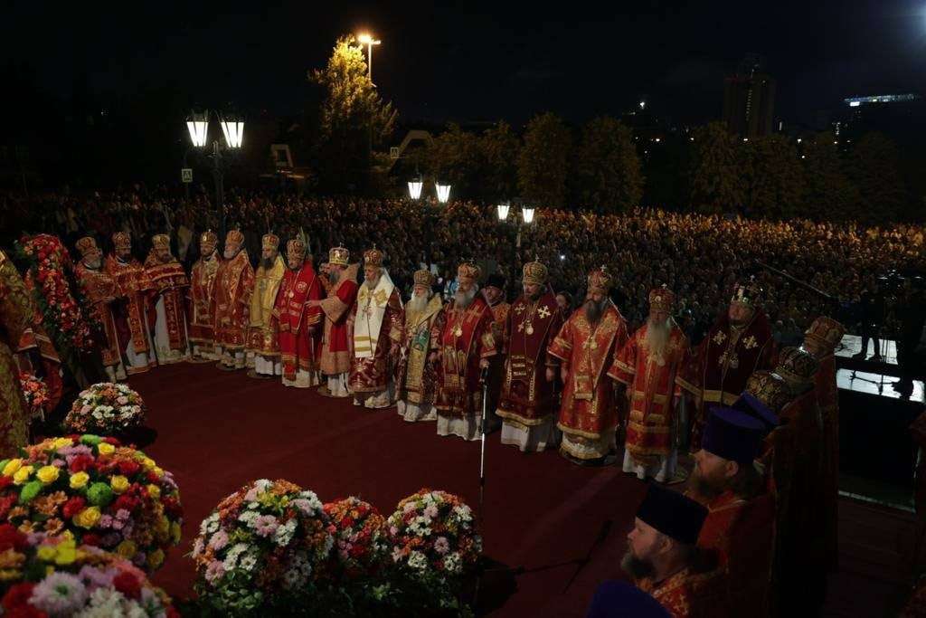 Митрополит Кирилл принял участие в ночной Литургии на месте расстрела Царской семьи в Екатеринбурге
