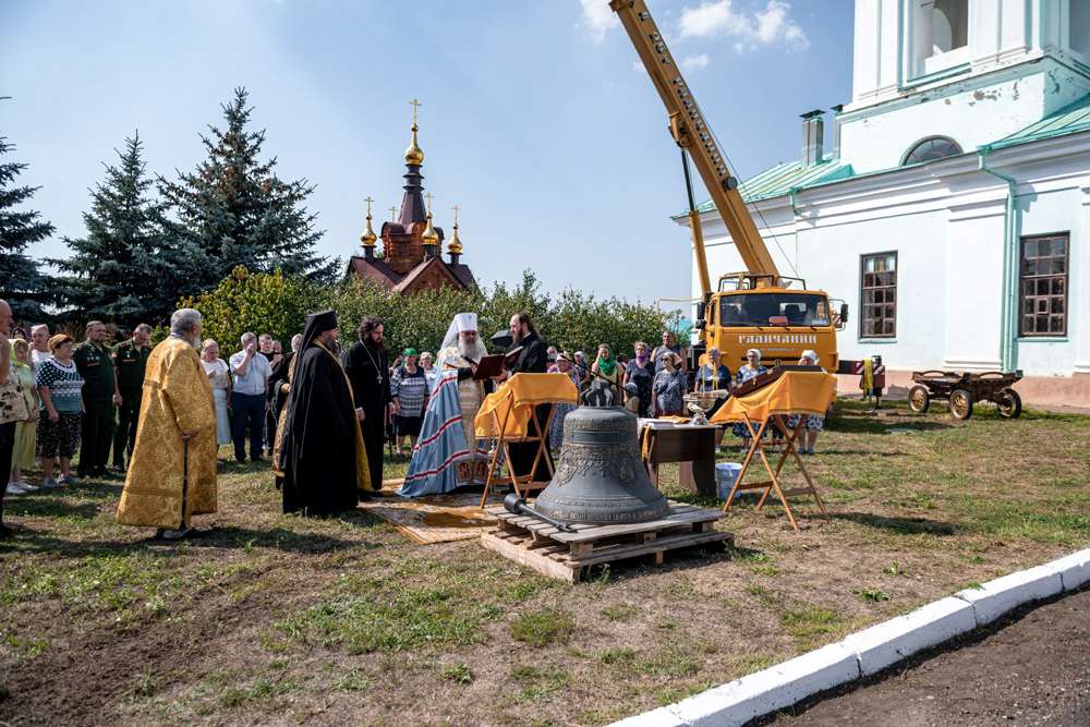 В храме села Русское Никольское установлен колокол, отлитый по благословению митрополита Кирилла в память о погибшем офицере — участнике СВО