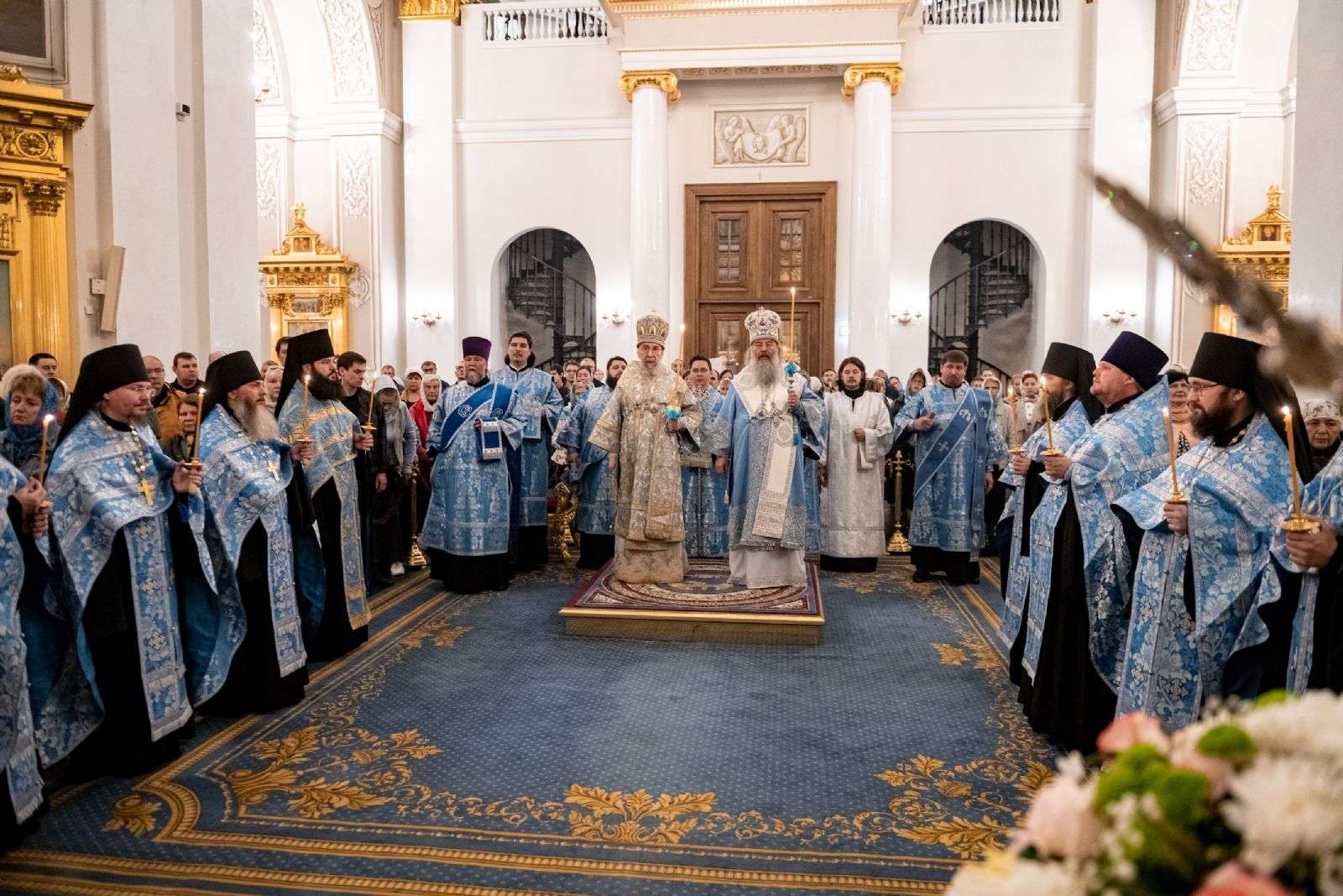 В канун праздника Успения Богородицы митрополит Кирилл и митрополит Анастасий совершили всенощное бдение в Казанском кафедральном соборе