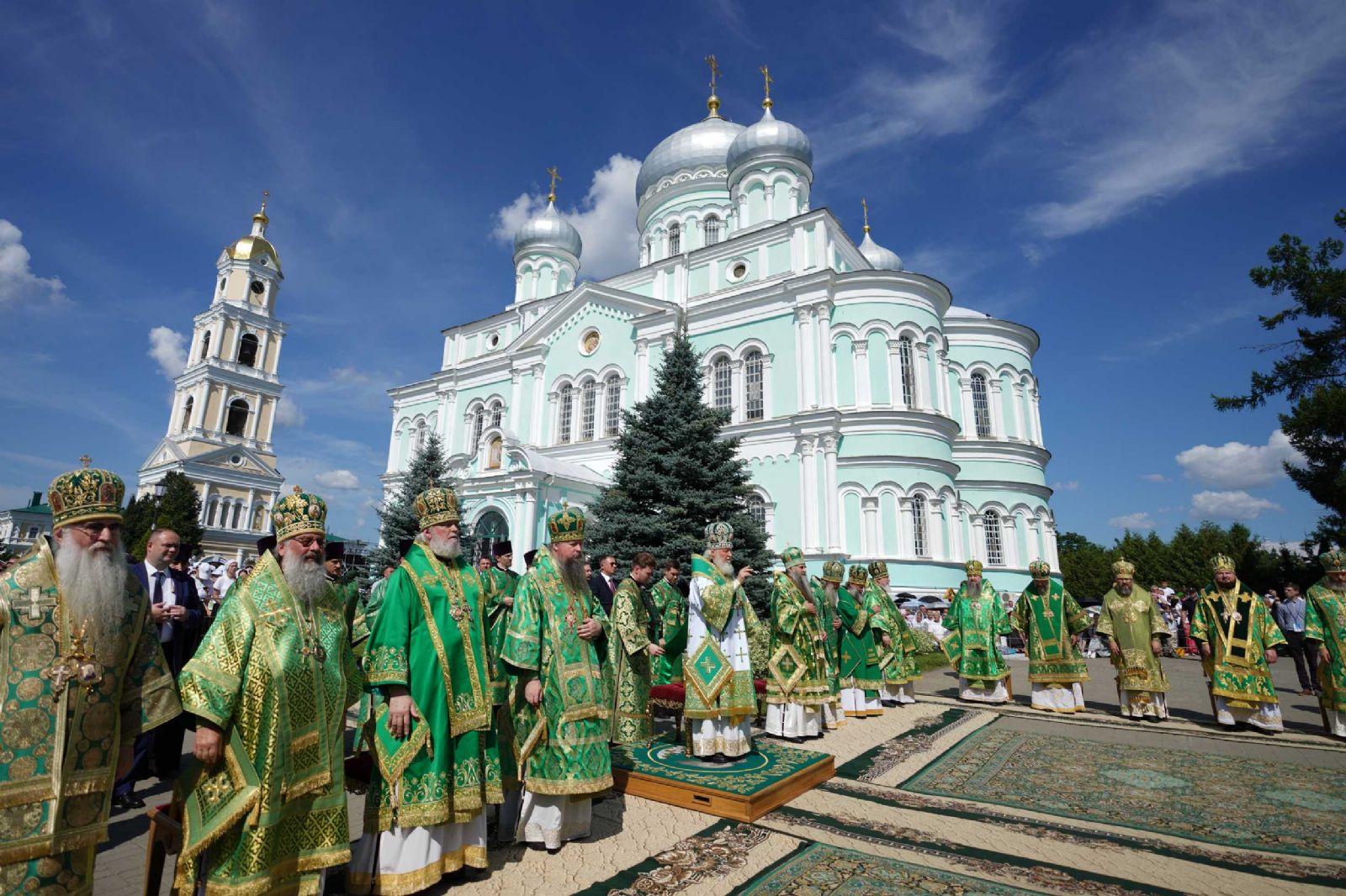 В день памяти преподобного Серафима Саровского митрополит Кирилл сослужил Предстоятелю Русской Церкви за Литургией в Серафимо-Дивеевском монастыре