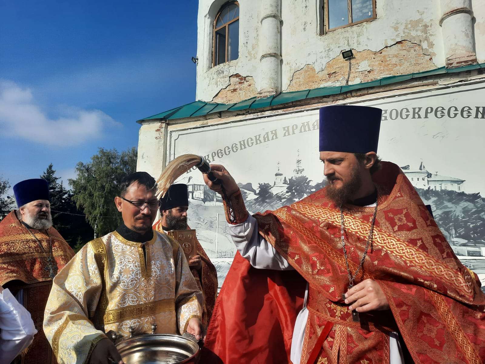 В праздник Воскресения словущего престольные торжества прошли на Новоиерусалимском архиерейское подворье 