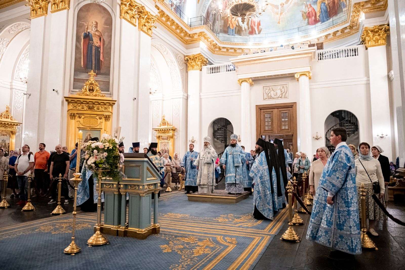 В канун Недели 13-й по Пятидесятнице митрополит Кирилл возглавил всенощное бдение в Казанском кафедральном соборе