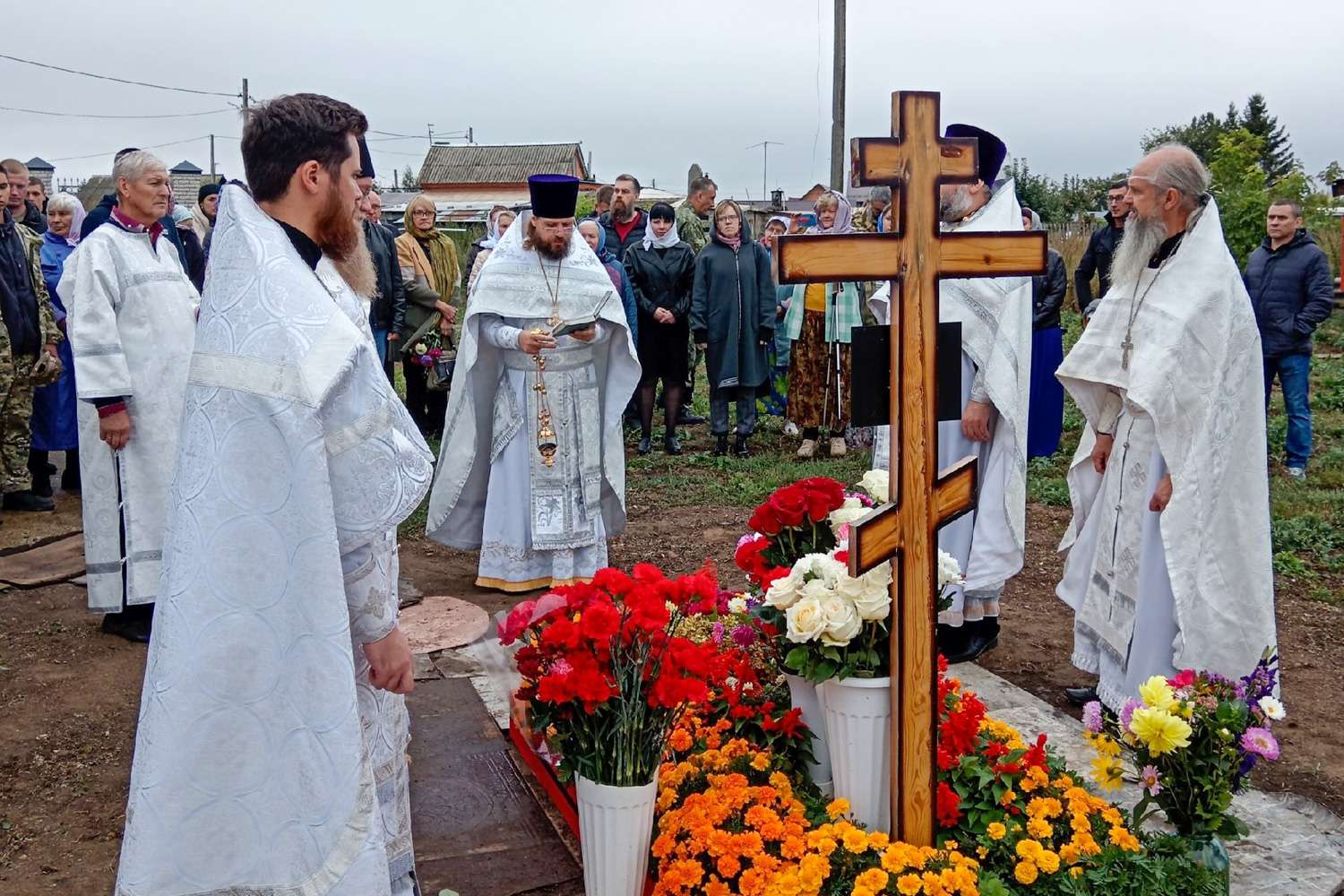 В первую годовщину со дня кончины иерея Анатолия Григорьева в Богоявленском храме села Исаково совершены заупокойные богослужения