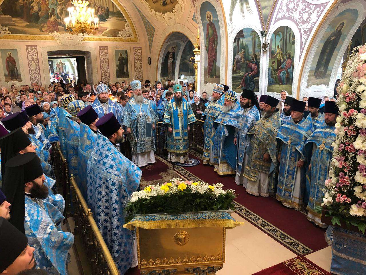 В праздник Рождества Божией Матери митрополит Кирилл совершил Литургию в Никольском соборе Оренбурга