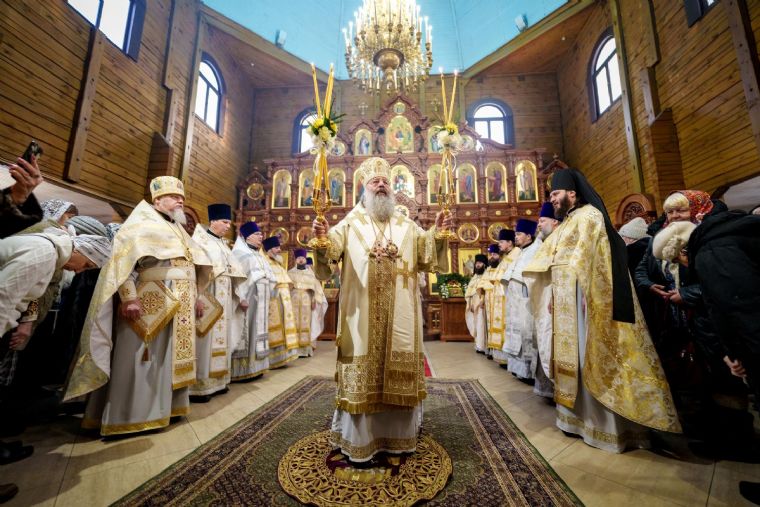 Митрополит Кирилл совершил Литургию в храме Рождества Христова города Казани