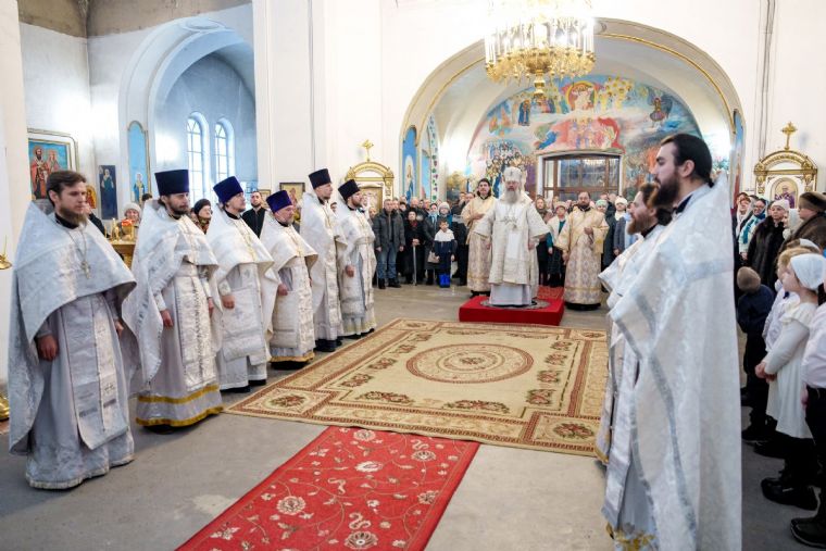 В день отдания праздника Рождества Христова митрополит Кирилл совершил Литургию на Троицком архиерейском подворье города Лаишево