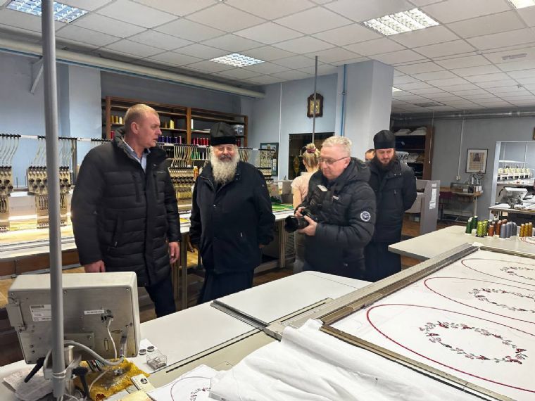 Митрополит Кирилл посетил Художественно-производственное предприятие «Софрино»