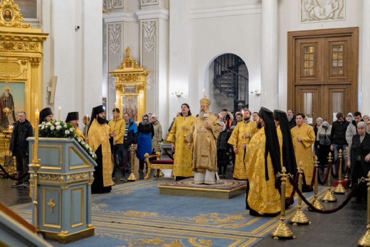 В канун Недели 22-й по Пятидесятнице митрополит Кирилл совершил всенощное бдение в Казанском кафедральном соборе