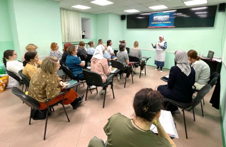 Служба «Милосердие – Казань» совместно с учебным центром столичной больницы святителя Алексия Московского проводят обучающий курс по уходу за больными