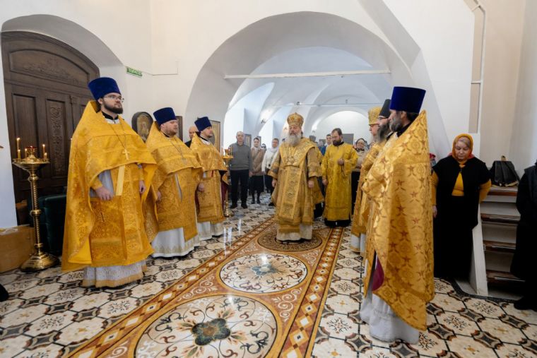 В Неделю о блудном сыне митрополит Кирилл совершил Литургию в Спасо-Евдокиевском храме города Казани