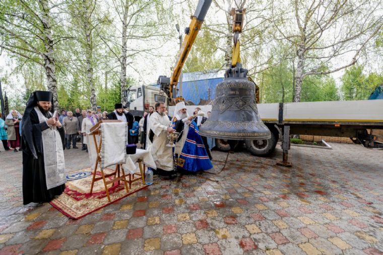 Митрополит Кирилл освятил колокола для колокольни Преображенского храма села Большие Кабаны