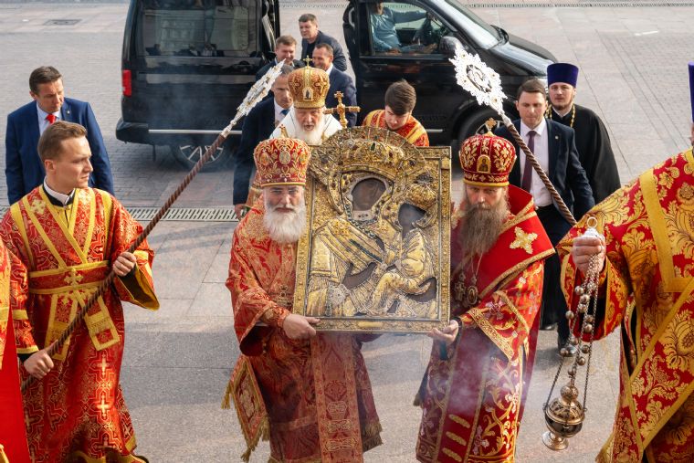 Святейший Патриарх Кирилл совершил встречу чудотворной Тихвинской иконы Божией Матери
