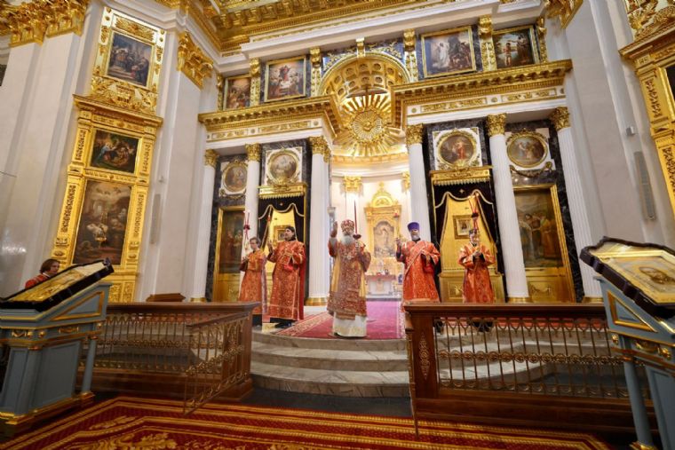 В канун Недели 4-й по Пасхе митрополит Кирилл совершил всенощное бдение в Казанском кафедральном соборе