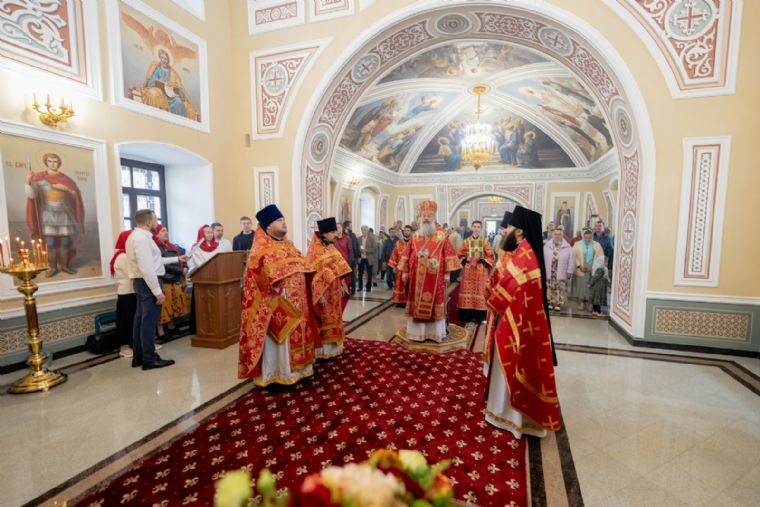 В Неделю 4-ю по Пасхе митрополит Кирилл совершил Литургию в Покровском храме села Тарлаши